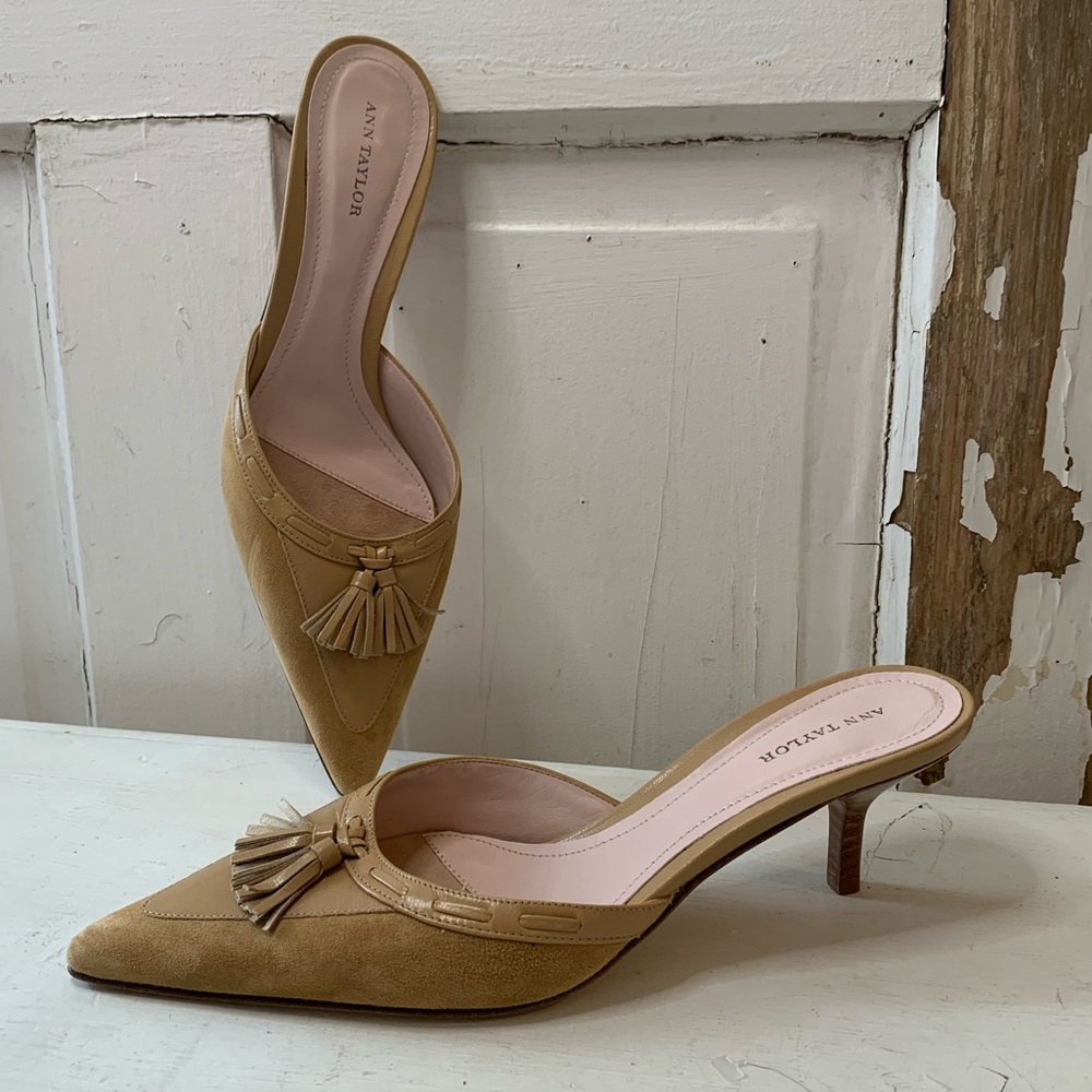 Ann Taylor tan suede pointy toe kitten heels 7.5